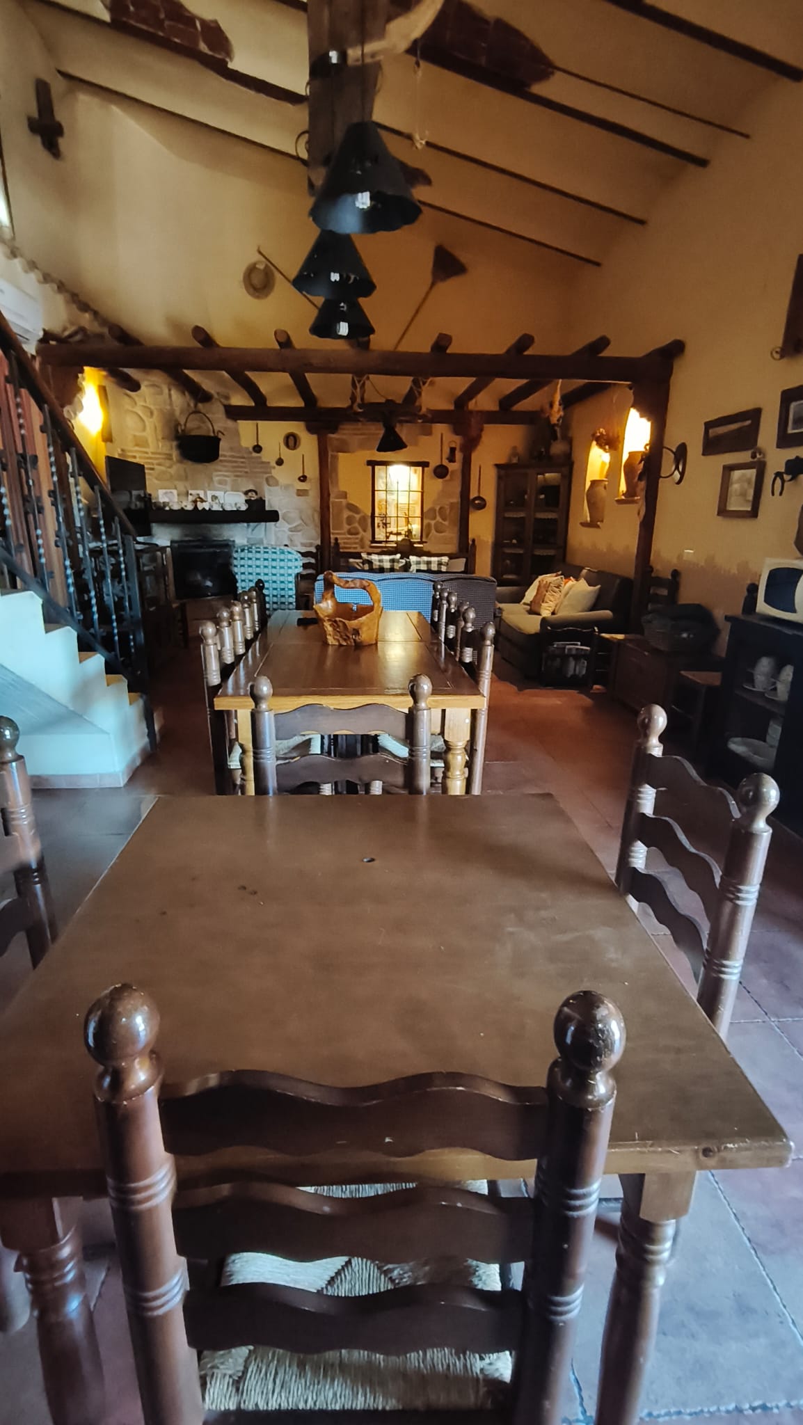 Detalle del salón de la casa rural